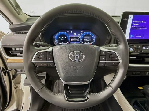 Used 2024 Toyota Grand Highlander Limited image 11