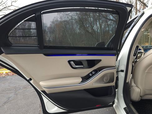 Used 2022 Mercedes-Benz S 500 4MATIC image 24