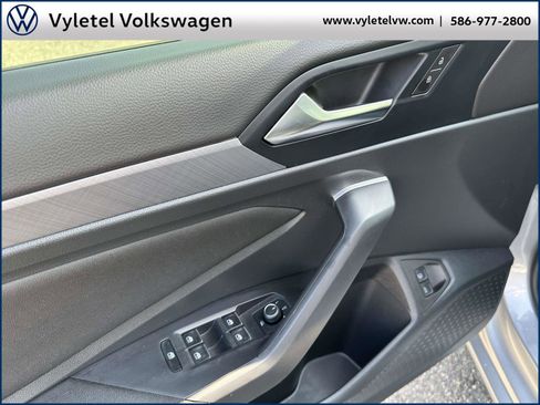 Certified 2024 Volkswagen Jetta SE w/ Panoramic Sunroof Package image 16