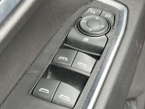 Used 2022 Chevrolet Silverado 1500 LT AWD/4WD image 22