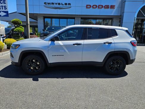 Used 2025 Jeep Compass Sport AWD/4WD image 2