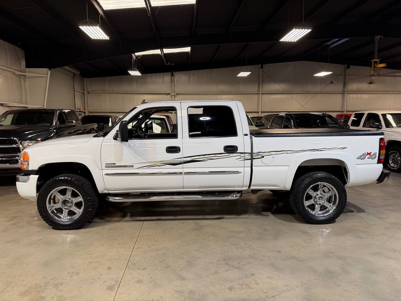 Used 2007 GMC Sierra 2500 SLE w/ Heavy-Duty Power Package AWD/4WD image 8