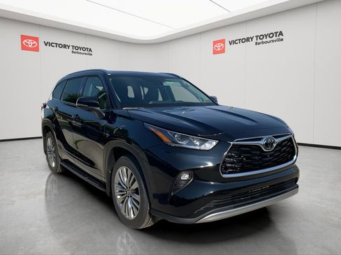 New 2025 Toyota Highlander Platinum image 1
