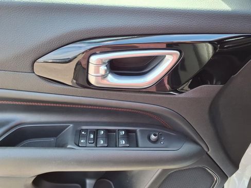 Used 2024 Jeep Compass Trailhawk image 14