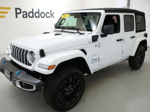 Used 2024 Jeep Wrangler Unlimited Sahara AWD/4WD image 4
