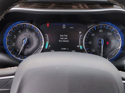 Used 2023 Chrysler Pacifica Limited image 11