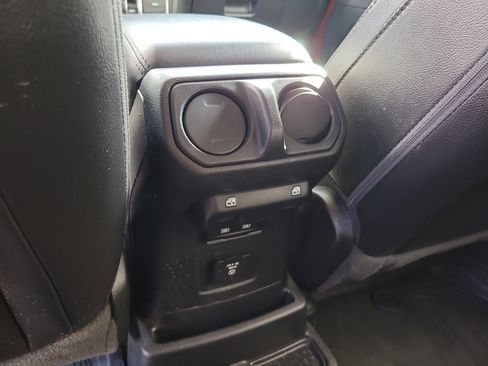 Used 2021 Jeep Wrangler Unlimited Sahara image 13