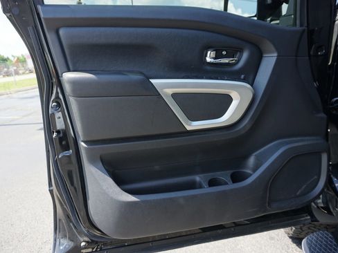 Used 2017 Nissan Titan SV RWD image 12