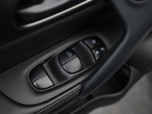 Used 2022 Nissan Rogue Sport S image 12