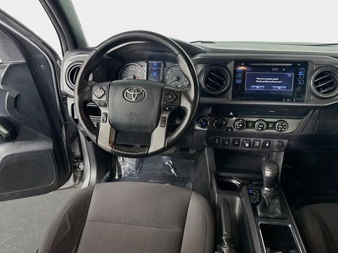 Used 2019 Toyota Tacoma TRD Off-Road w/ Technology Package AWD/4WD image 21