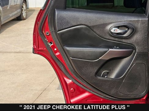 Used 2021 Jeep Cherokee Latitude Plus AWD/4WD image 18