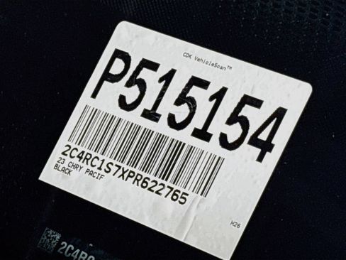 Used 2023 Chrysler Pacifica Limited FWD image 25