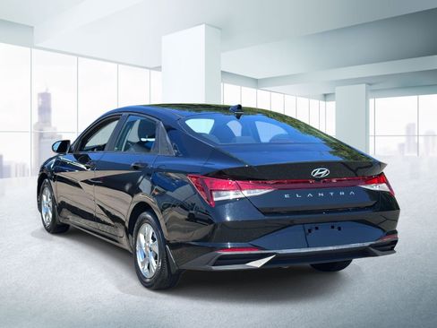 Used 2023 Hyundai Elantra SE FWD image 3