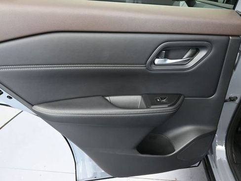 Used 2023 Nissan Rogue SL FWD image 29