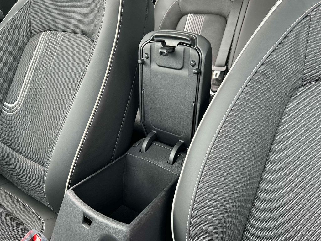 Certified 2025 Hyundai Venue Limited FWD image 18