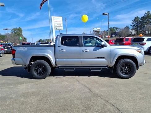 Used 2022 Toyota Tacoma TRD Sport image 2
