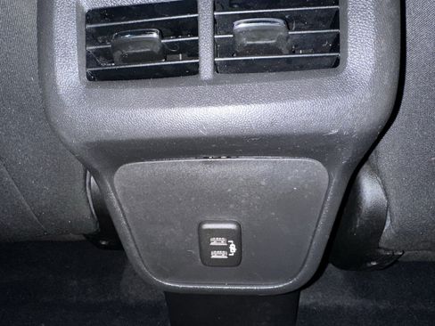 Used 2021 Chevrolet Equinox LT w/ Driver Convenience Package image 40