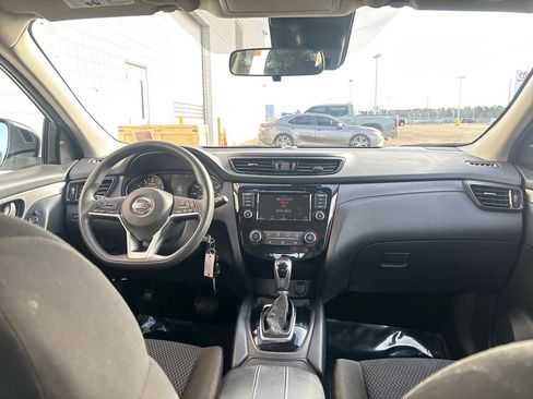 Used 2021 Nissan Rogue Sport S image 26