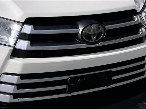 Used 2017 Toyota Highlander XLE image 34