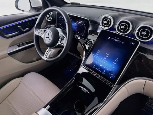 Used 2024 Mercedes-Benz GLC 300 image 16