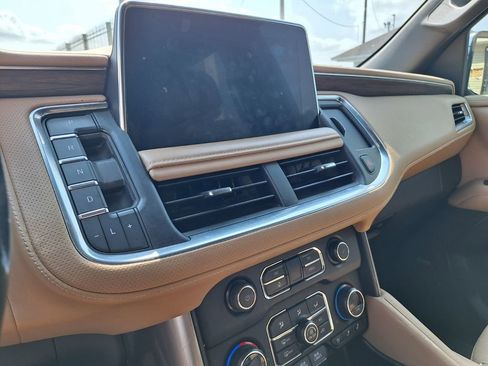 Used 2021 Chevrolet Tahoe Premier w/ Premium Package RWD image 6