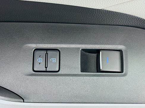 Used 2022 Toyota RAV4 XLE w/ Convenience Package image 28