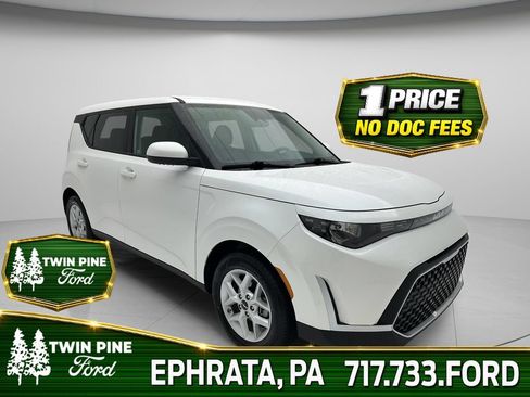 Used 2025 Kia Soul LX w/ LX Technology Package FWD image 1