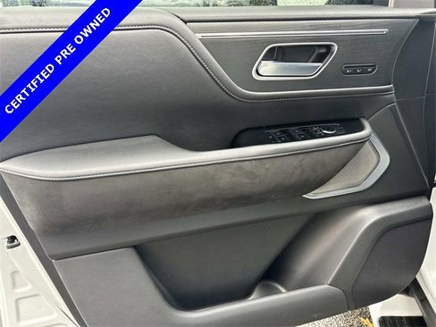 Used 2025 INFINITI QX80 Sensory image 18