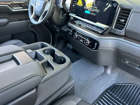 New 2025 Chevrolet Silverado 1500 LT image 17