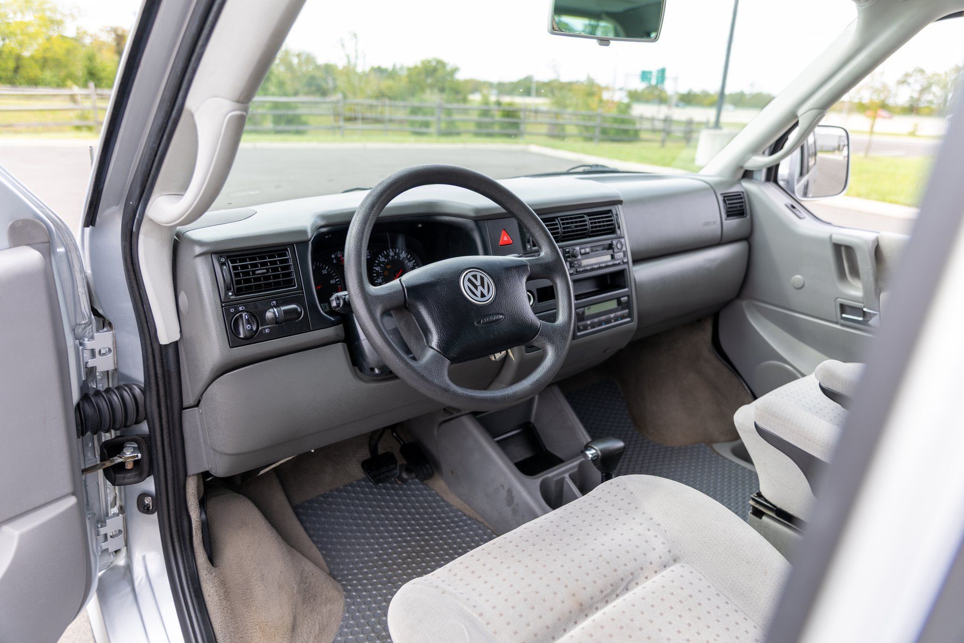 Used 2002 Volkswagen Eurovan MV FWD image 39