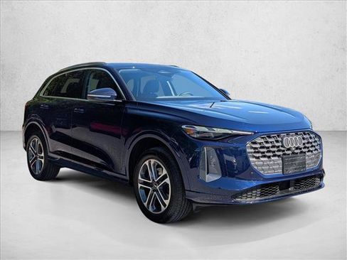 Certified 2025 Audi Q5 Premium w/ Convenience Package AWD/4WD image 3