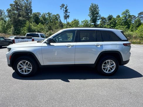 Used 2025 Jeep Grand Cherokee Laredo X RWD image 8