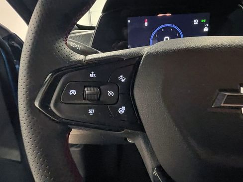 Used 2025 Chevrolet Trax RS FWD image 35