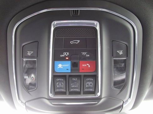 Used 2024 Jeep Grand Cherokee L Limited w/ Luxury Tech Group II image 30