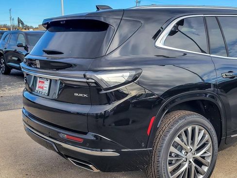 New 2026 Buick Enclave Avenir image 7