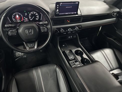 Used 2025 Honda Pilot TrailSport image 13