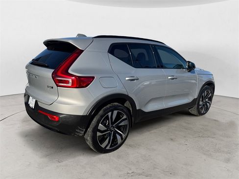 Certified 2025 Volvo XC40 B5 Plus image 6