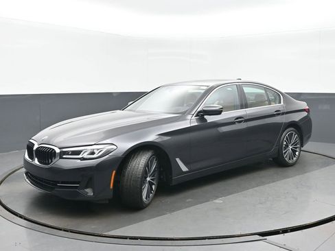 Used 2023 BMW 540i xDrive w/ Premium Package image 7