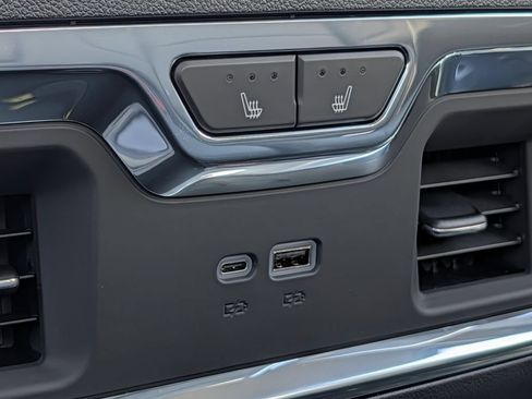 New 2026 GMC Sierra 3500 Denali w/ Denali Reserve Package AWD/4WD image 44