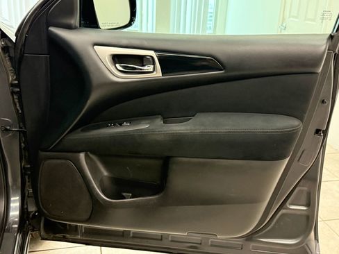 Used 2014 Nissan Pathfinder SV FWD image 25