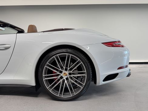 Used 2018 Porsche 911 Cabriolet image 21