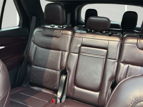 Certified 2026 Ford Explorer Platinum AWD/4WD image 30