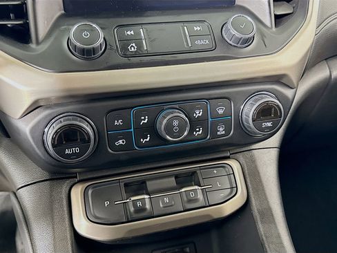 Used 2023 GMC Acadia Denali w/ Denali Ultimate Package FWD image 24
