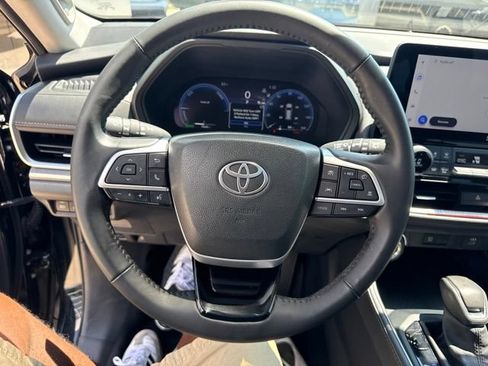 Used 2025 Toyota Grand Highlander AWD Hybrid image 17