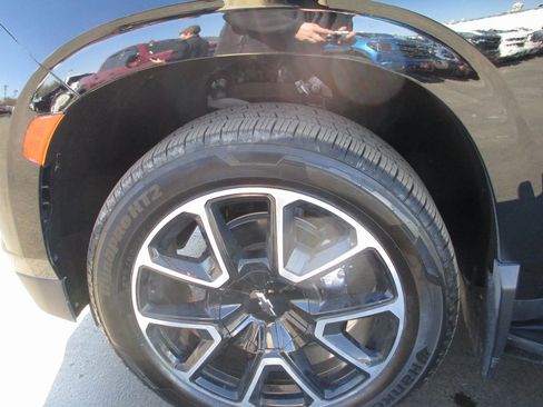 Used 2023 Chevrolet Suburban RST image 14