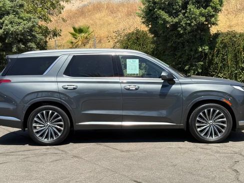 Used 2023 Hyundai Palisade Calligraphy w/ Cargo Package FWD image 3