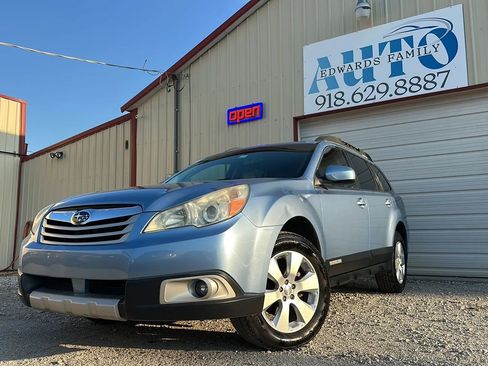 Used 2011 Subaru Outback 2.5i Limited image 10