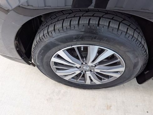 Used 2018 Nissan Pathfinder SL image 9