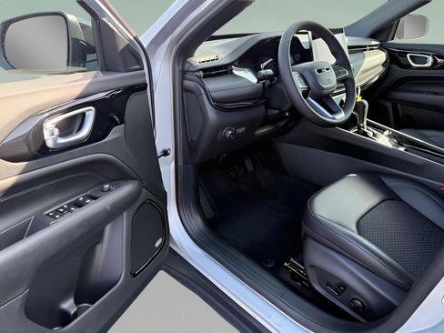 New 2025 Jeep Compass Latitude w/ Sun & Sound Group image 14