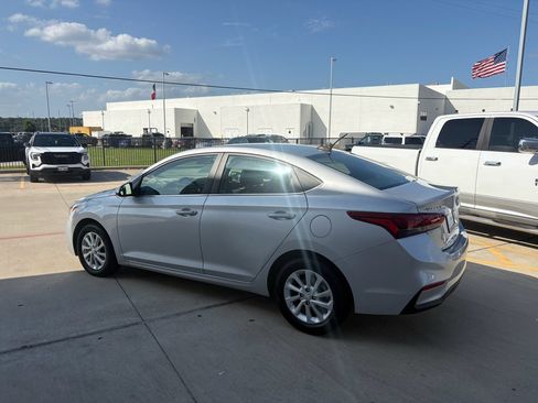 Used 2022 Hyundai Accent SEL FWD image 6